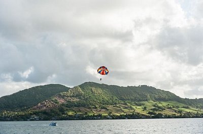 Parachute près de l'île aux Cerfs