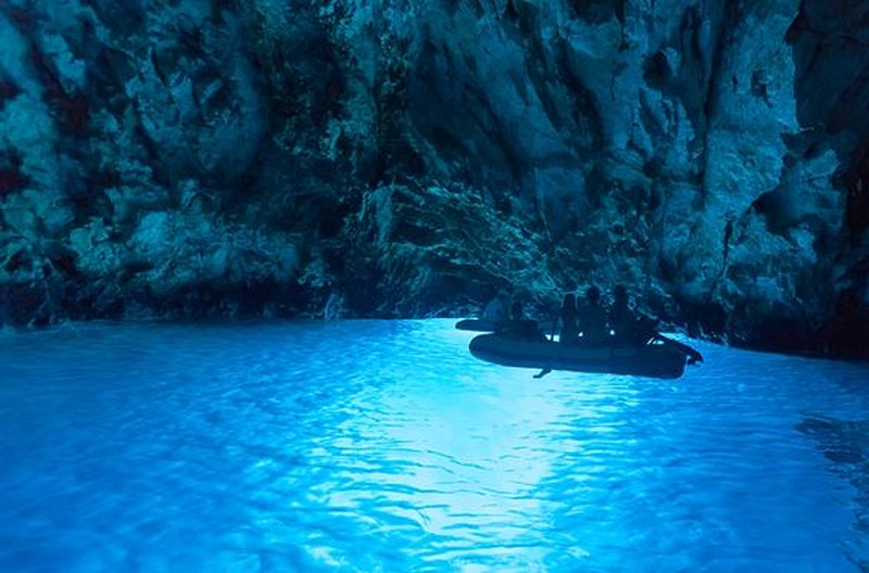 Explorer les grottes 