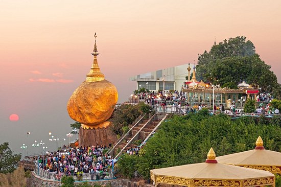Le Mont Kyaiktiyo et le rocher d’or