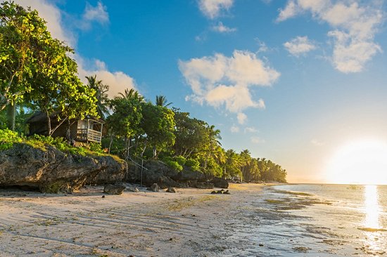 Découvrir Anda : plages et grottes secrètes