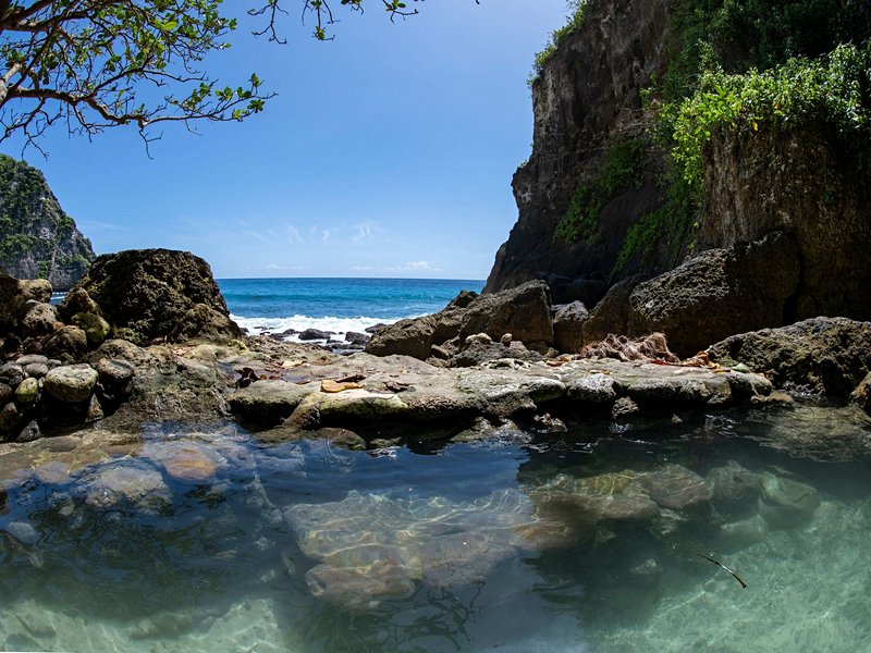 Se baigner dans les piscines naturelles de Tembeling