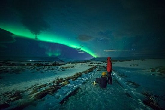 Contempler une aurore boréale 