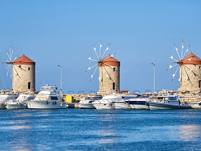 Le port de Mandraki