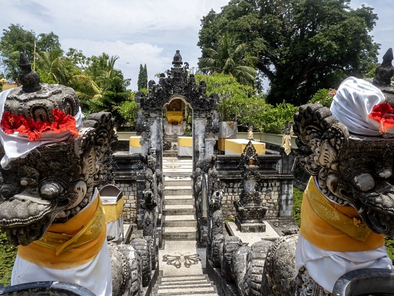 Visiter Pura Penataran Ped