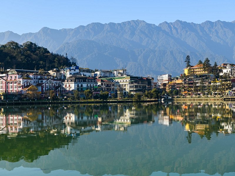 Marché et place centrale de Sapa