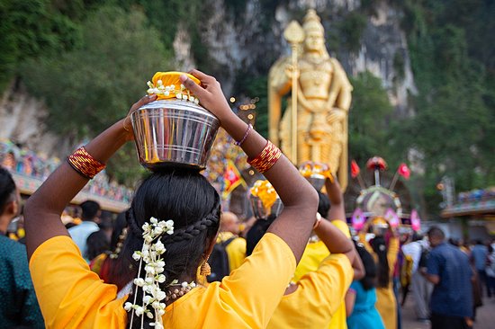 Participer à la procession du Thaipusam aux grottes de Batu