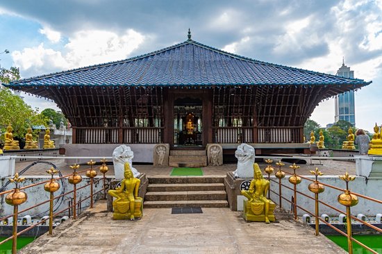 Gangaramaya Temple et Seema Malaka