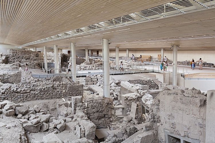 La cité antique de Théra et le site archéologique d'Akrotiri 3