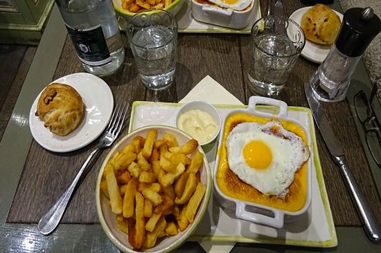 Succomber à la gastronomie locale