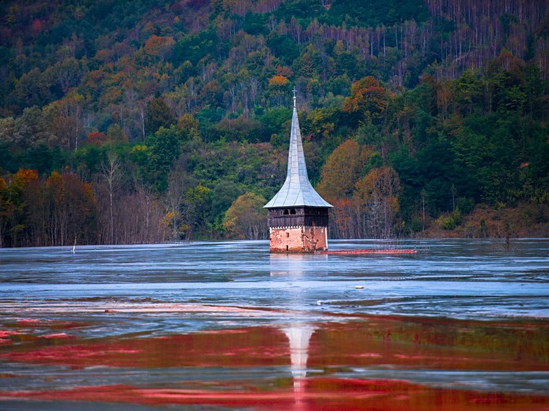 Les ruines fières du village de Geamana