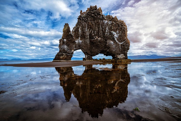 Le rocher de Hvitserkur