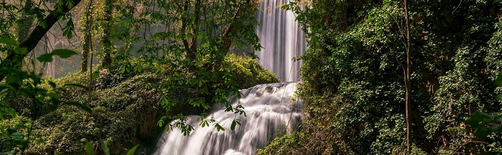 Parc et cascades du monastère de Piedra