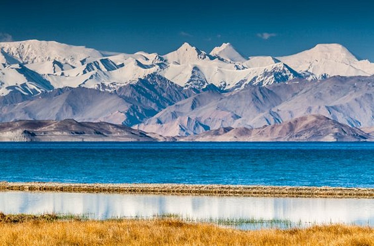 Se relaxer au bord du lac Karakul