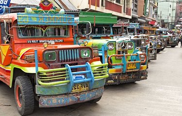 Taxi : Jeepneys !