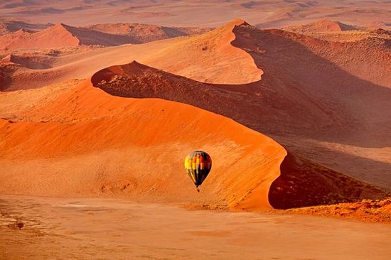 Survoler les dunes de Sossusvlei en montgolfière