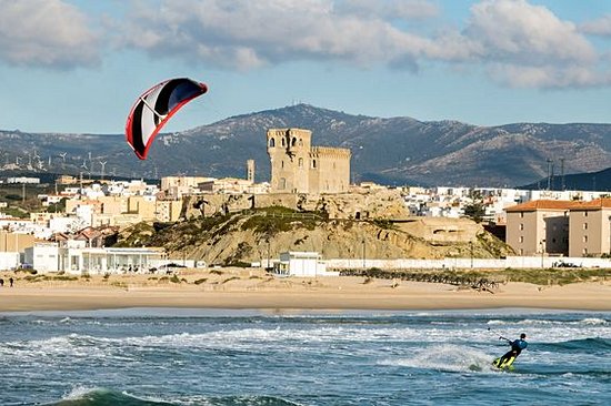 Glisser sur les vagues à Tarifa