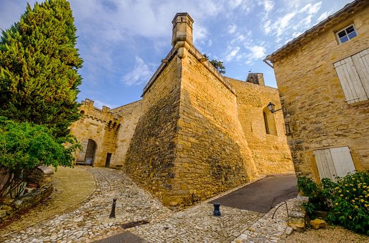 Admirer le très beau patrimoine bâti et architectural