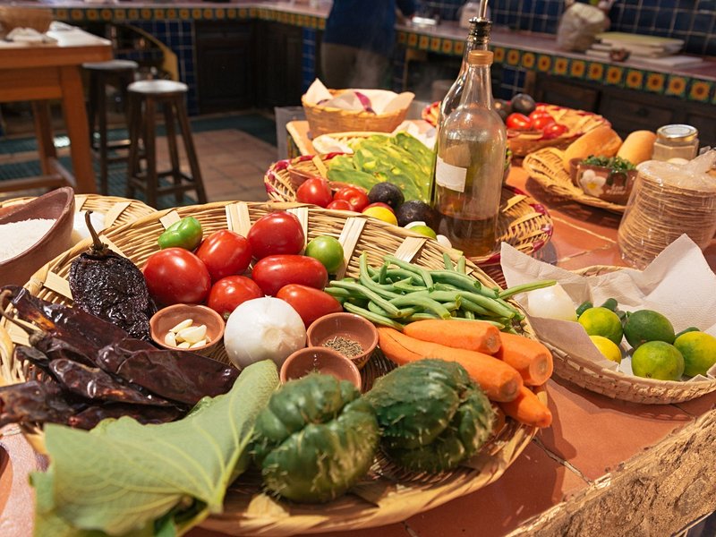 Prendre un cours de cuisine locale