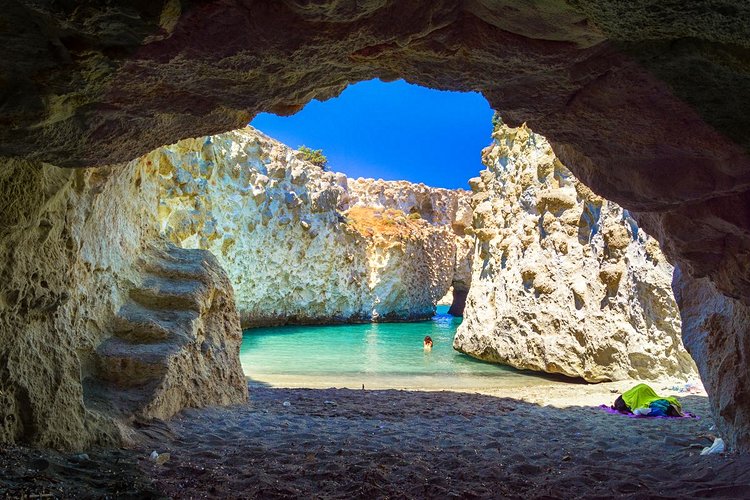 Les calanques et grottes de Papafrangas