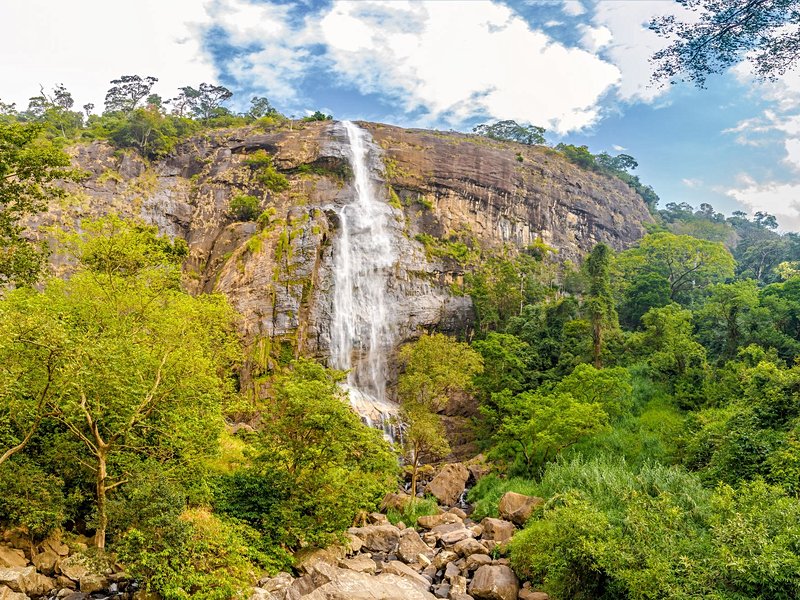 Diyaluma Falls
