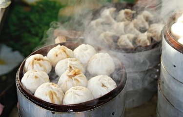 Dim sum, mets traditionnels chinois cuits à la vapeur