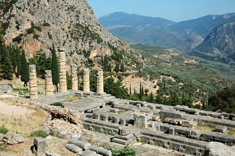 Le temple d'Apollon et la voie sacrée
