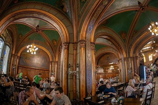 Tester la gastronomie roumaine au Caru’cu Bere