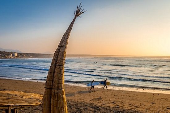 Surfer sur des vagues spectaculaires