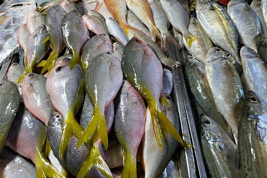 Flâner au marché public de Coron
