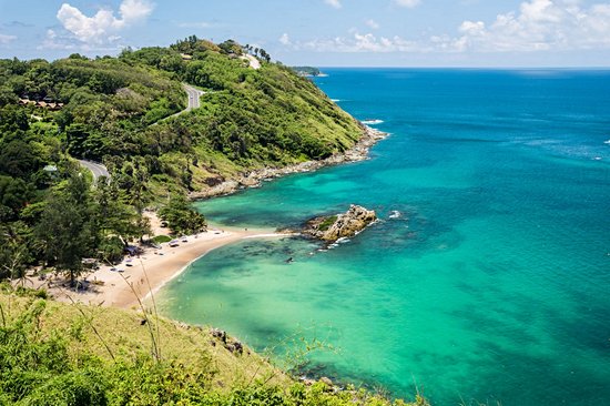La plage de Nai Harn à Phuket