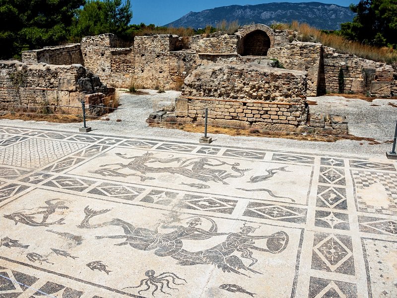 L'ancienne Corinthe, son agora et le temple d'Apollon
