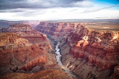 Vue sur le Grand Canyon depuis un hélicoptère
