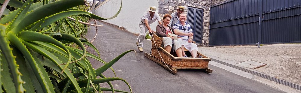 Descente en luge d’osier dans les pentes de Funchal