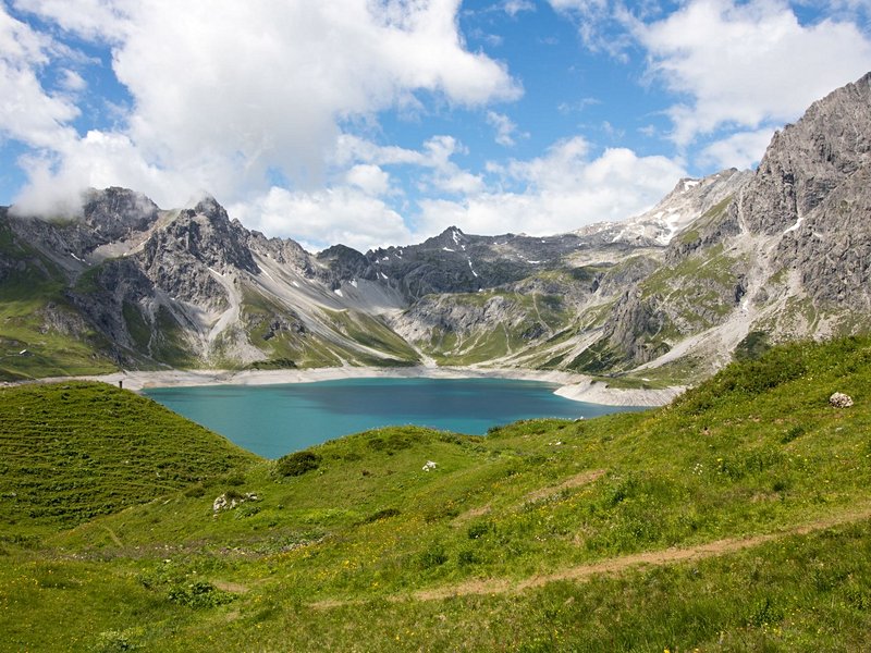 Le lac alpin de Lün