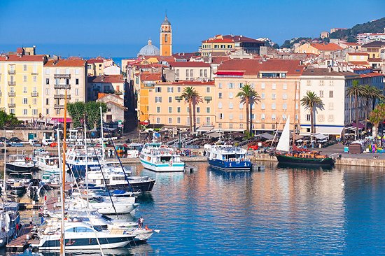 Sillonner la ville d'Ajaccio en bus