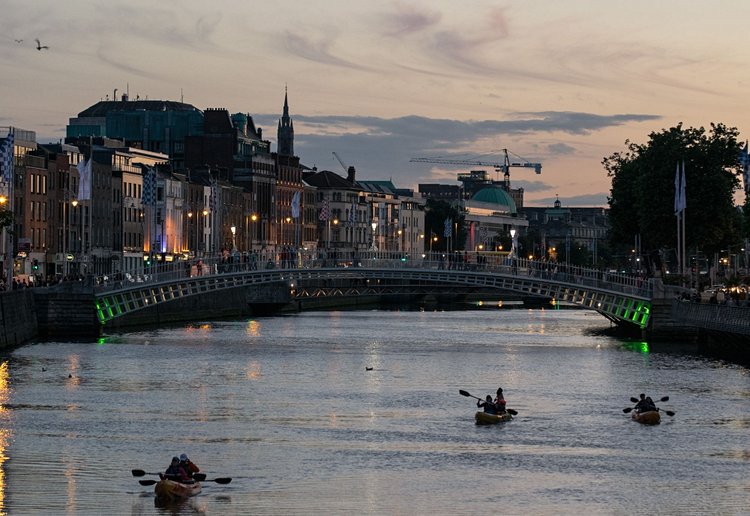 Le Ha Penny Bridge et les bords de la Liffey