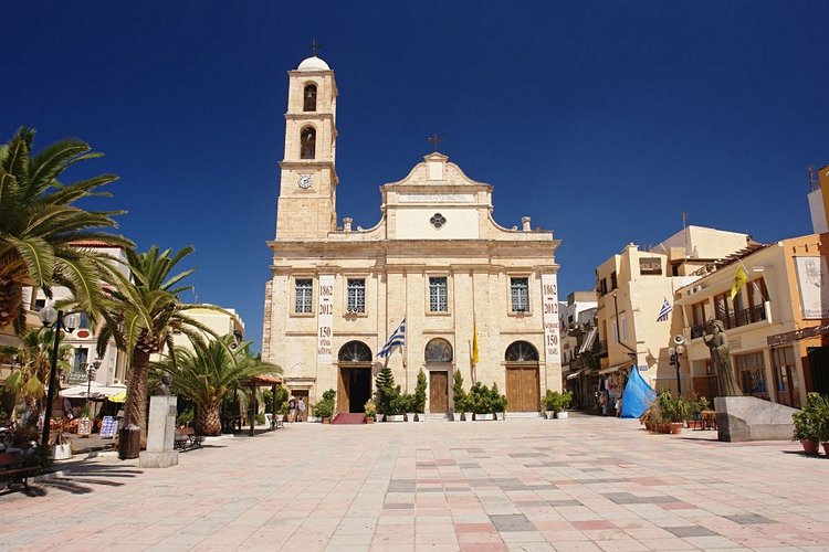 L'église Agios Nikolas et la cathédral orthodoxe