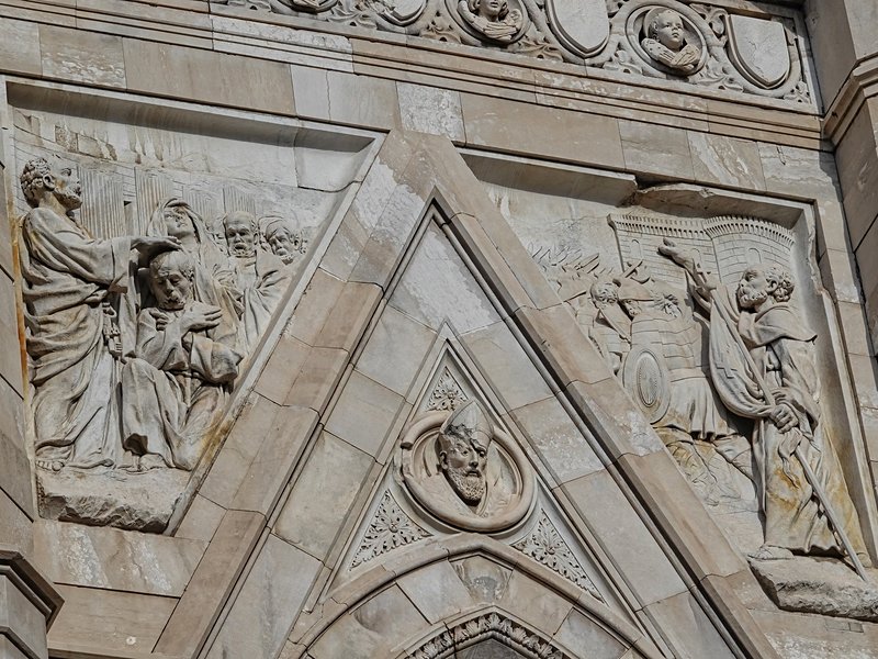 Admirer le Duomo de Naples