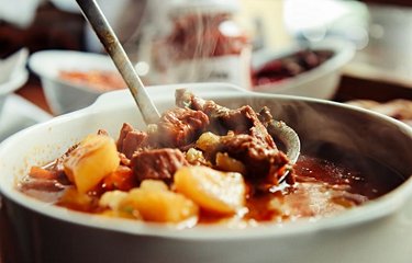 Le goulash, soupe traditionnelle hongroise