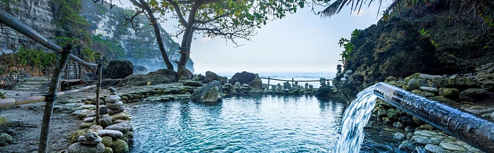 Se baigner dans les piscines naturelles de Tembeling