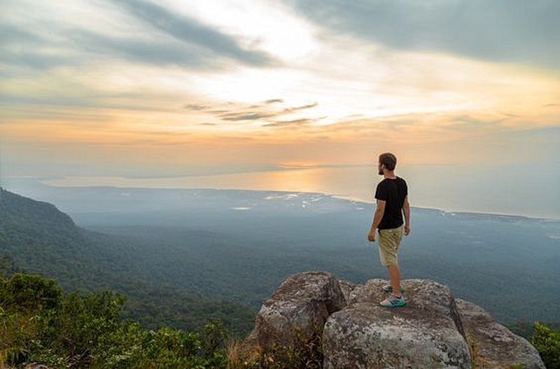 Faire du trekking dans la jungle