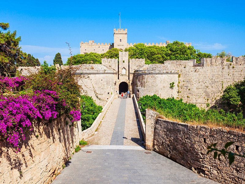 Le Palais des Grands Maîtres, l’Hôpital des Chevaliers et la mosquée de Soliman