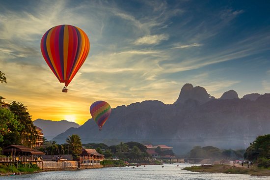 Survoler Vang Vieng en montgolfière