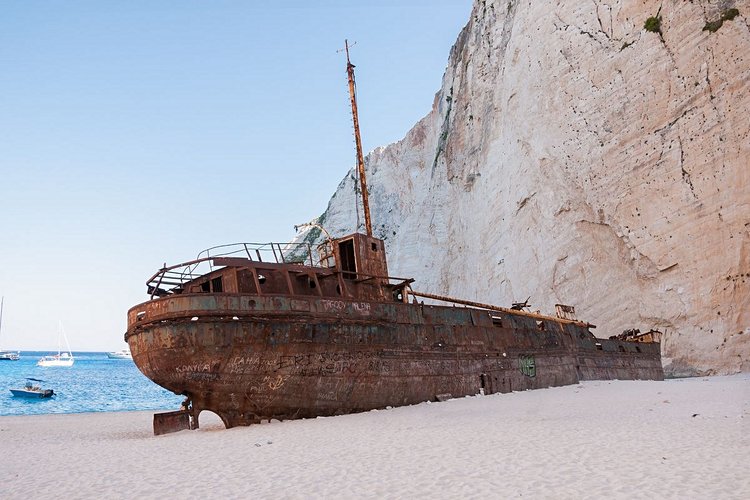 La plage de Navagio, appelée baie du naufrage 3