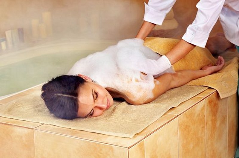 Se détendre dans un bain turc 