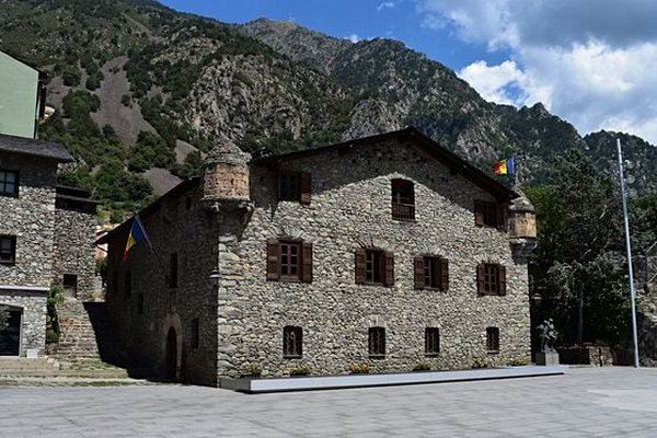 Visiter la Casa de la Vall à Andorre-la-Vieille