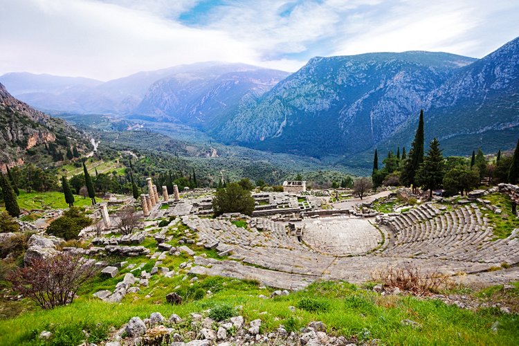 Le théâtre de Delphes et le stade