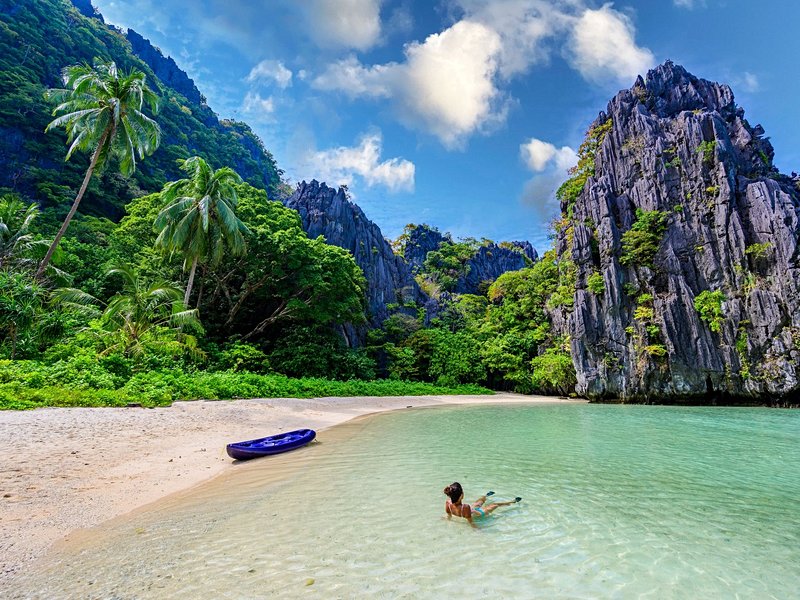 Explorer les criques cachées