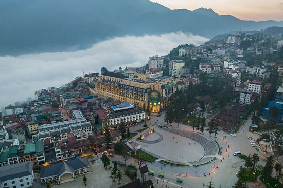 Marché et place centrale de Sapa