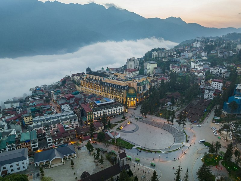 Marché et place centrale de Sapa